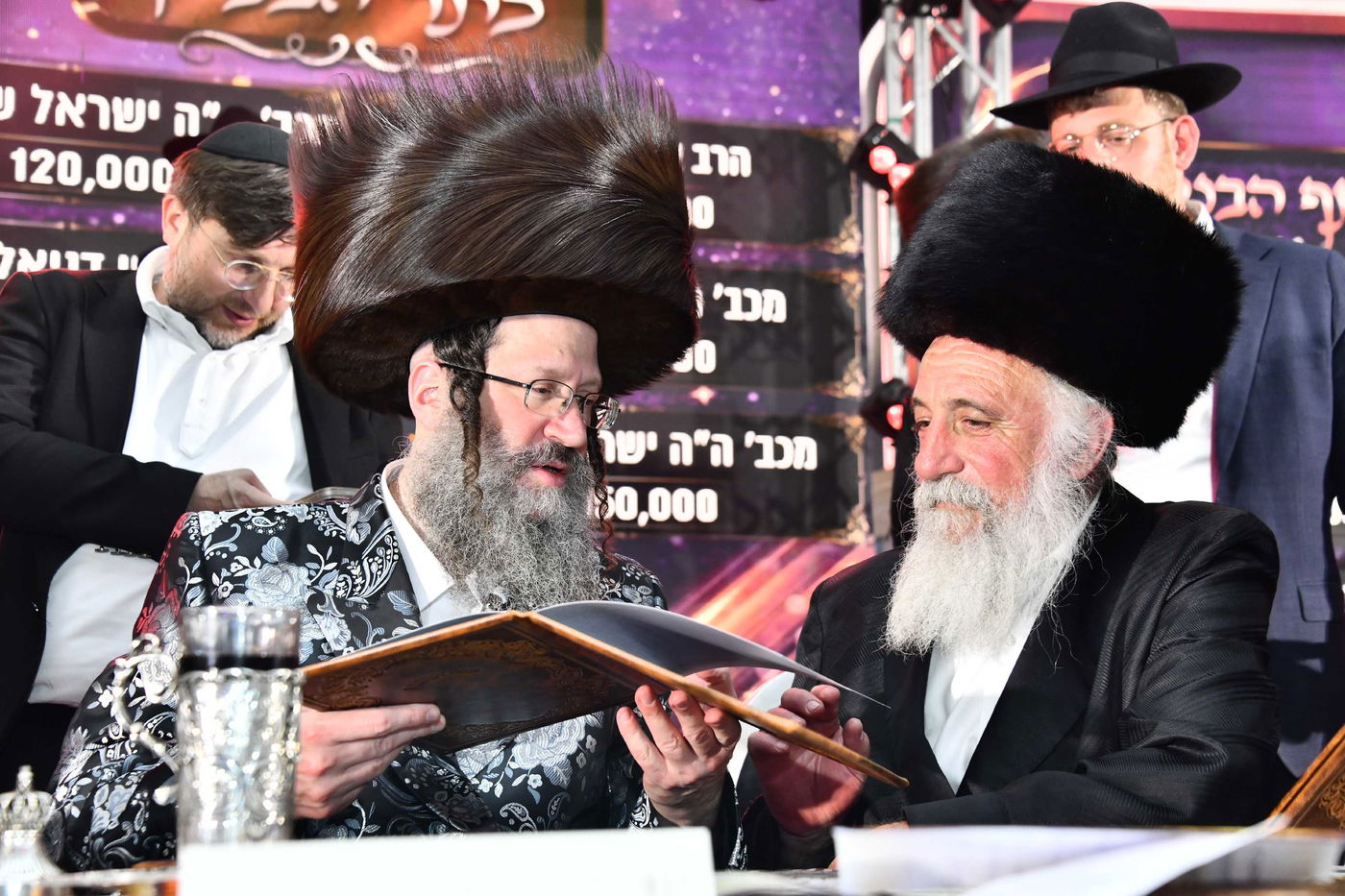 הכנסת ס"ת בחצה"ק ביטשקוב