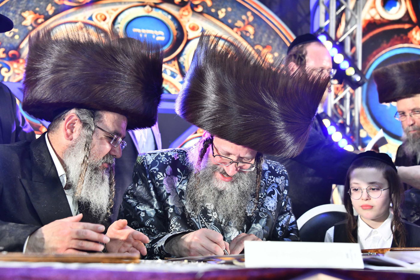 הכנסת ס"ת בחצה"ק ביטשקוב