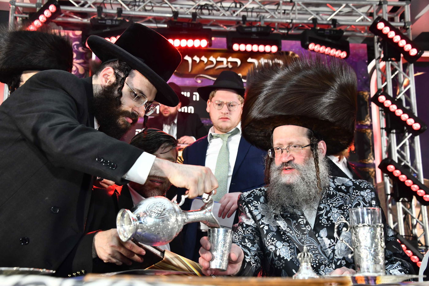 הכנסת ס"ת בחצה"ק ביטשקוב