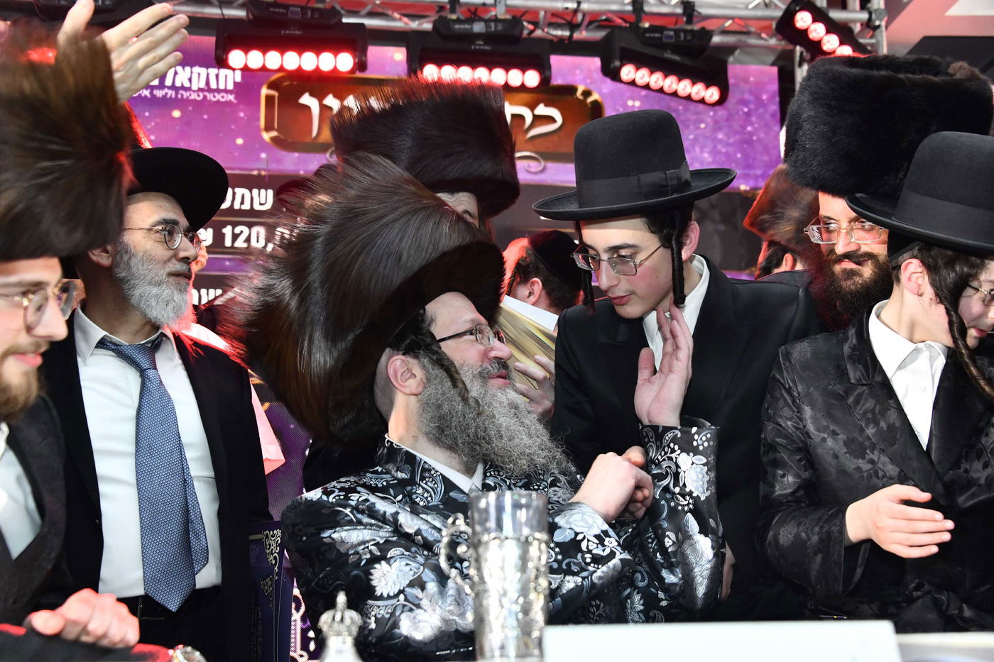 הכנסת ס"ת בחצה"ק ביטשקוב