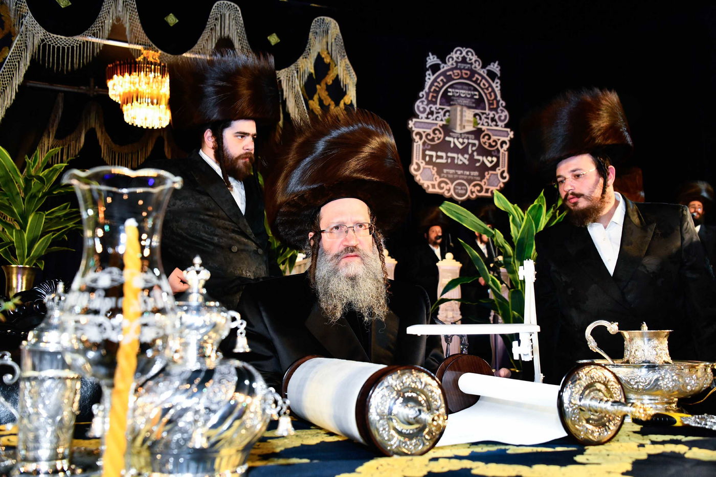 הכנסת ס"ת בחצה"ק ביטשקוב