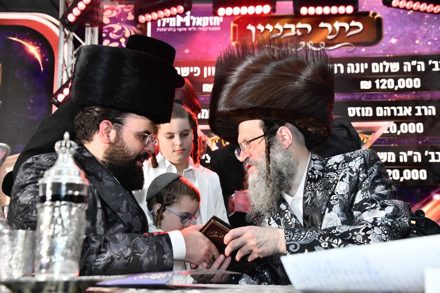 הכנסת ס"ת בחצה"ק ביטשקוב