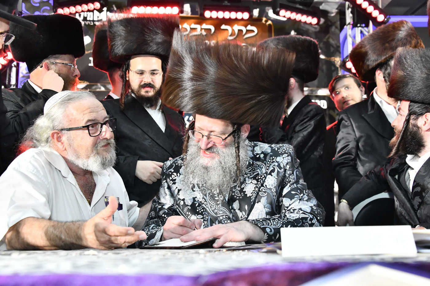 הכנסת ס"ת בחצה"ק ביטשקוב