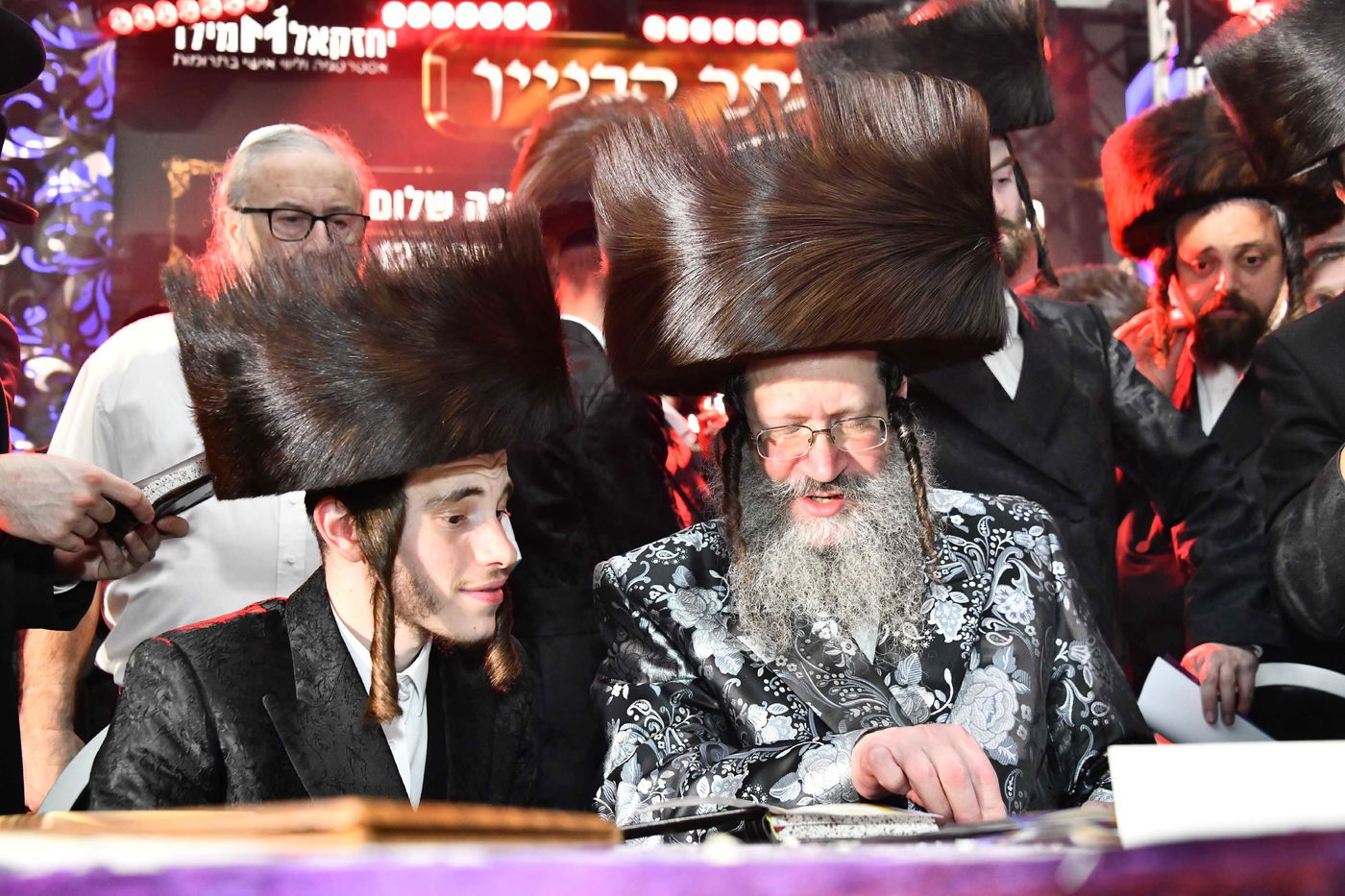 הכנסת ס"ת בחצה"ק ביטשקוב