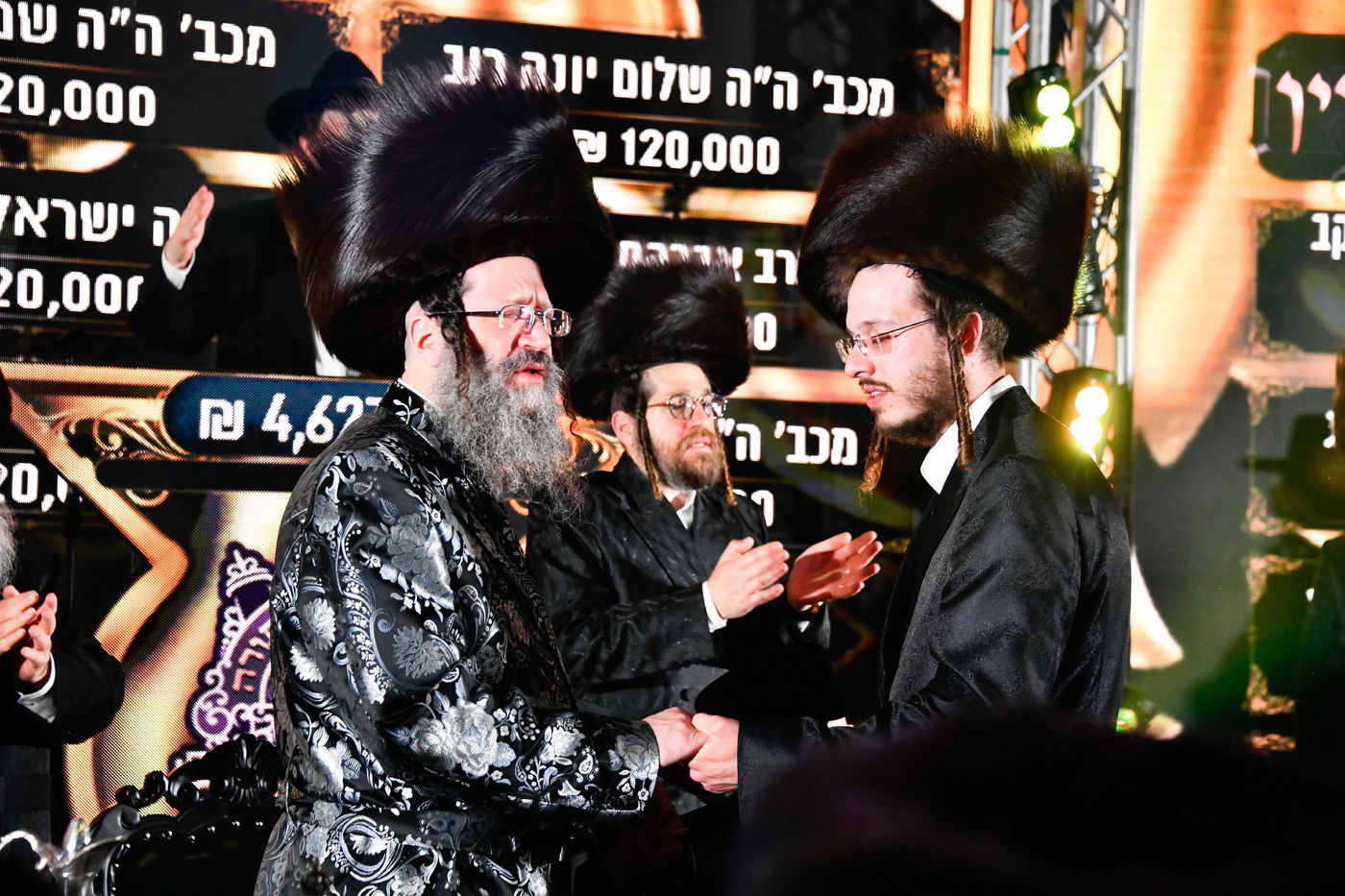 הכנסת ס"ת בחצה"ק ביטשקוב