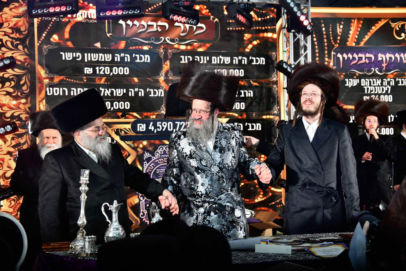 הכנסת ס"ת בחצה"ק ביטשקוב