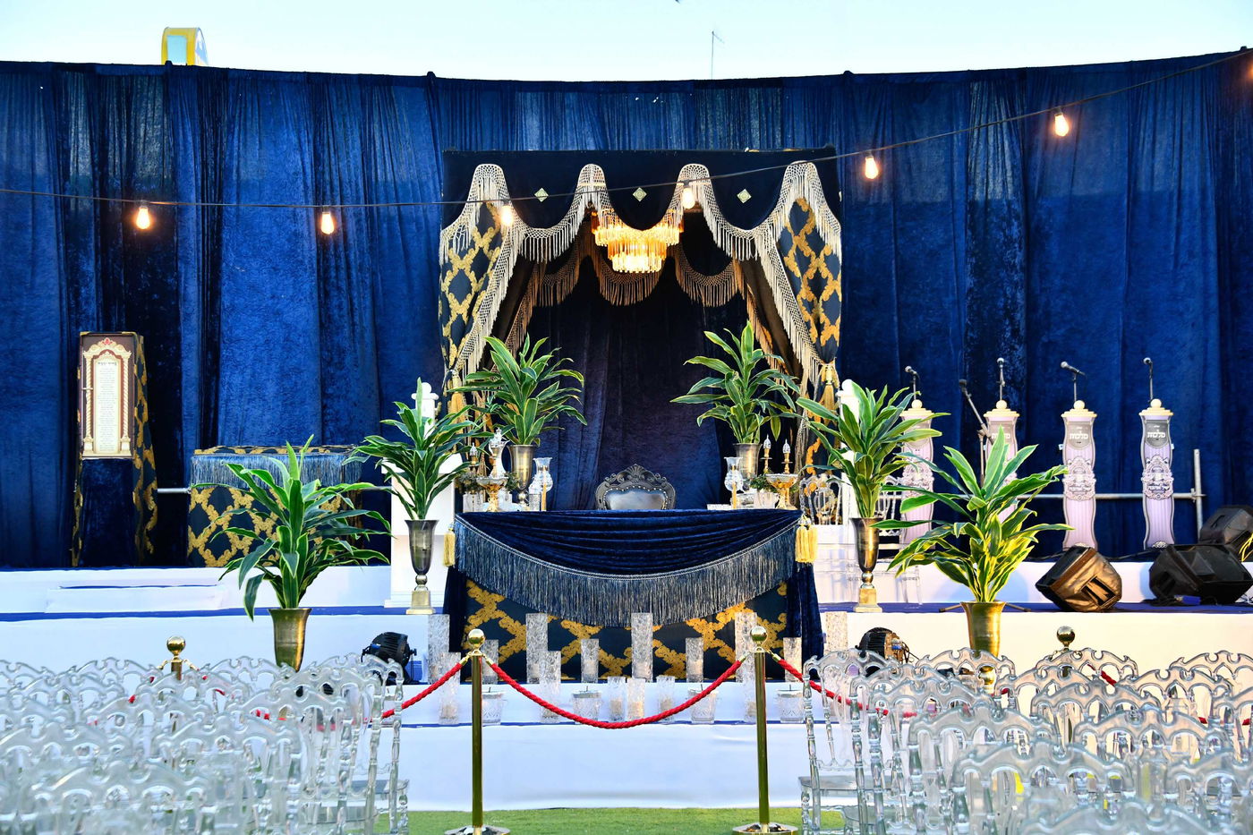 הכנסת ס"ת בחצה"ק ביטשקוב