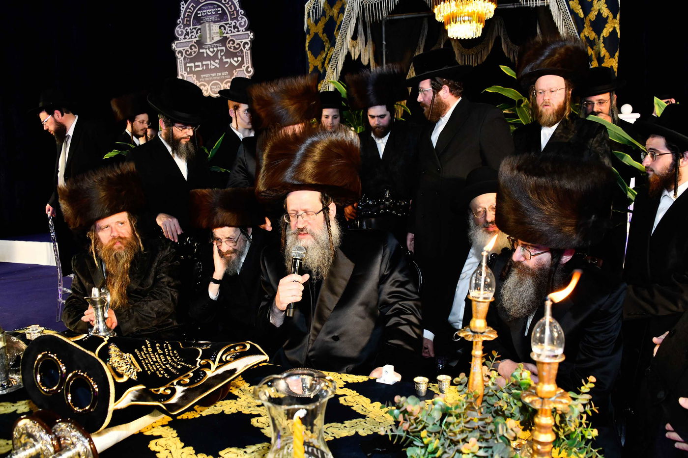 הכנסת ס"ת בחצה"ק ביטשקוב