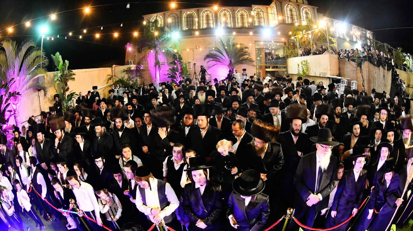 הכנסת ס"ת בחצה"ק ביטשקוב