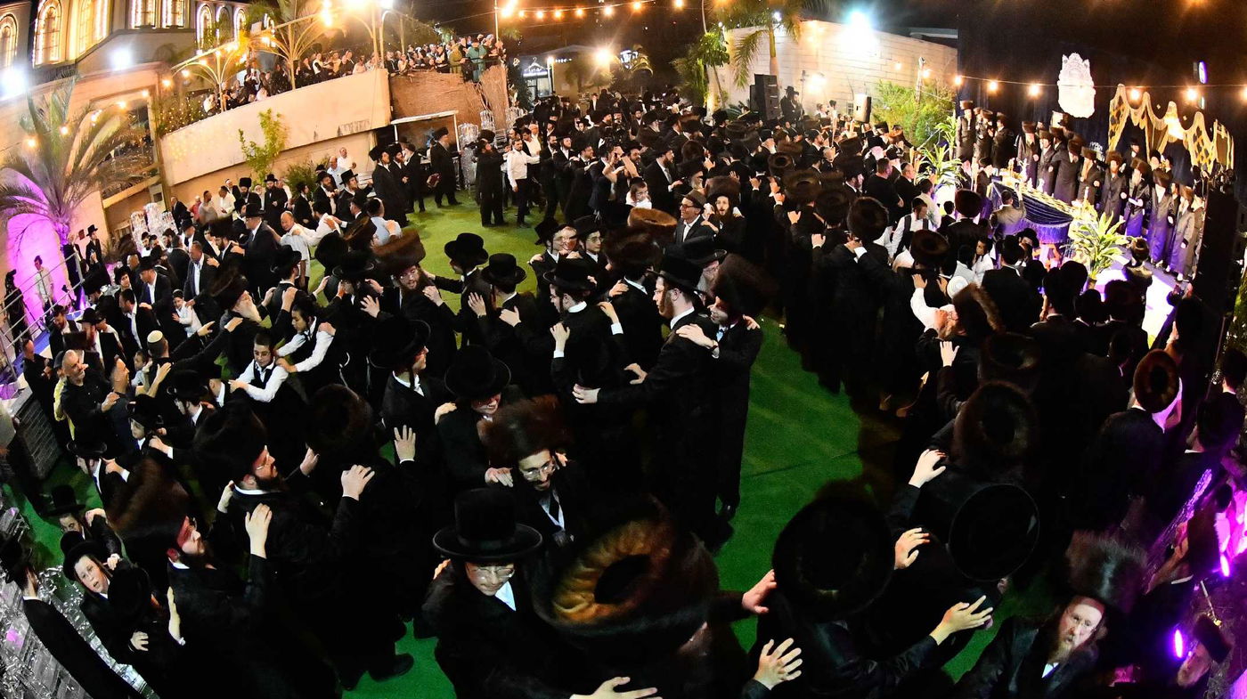 הכנסת ס"ת בחצה"ק ביטשקוב