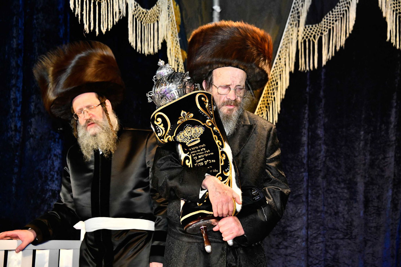 הכנסת ס"ת בחצה"ק ביטשקוב