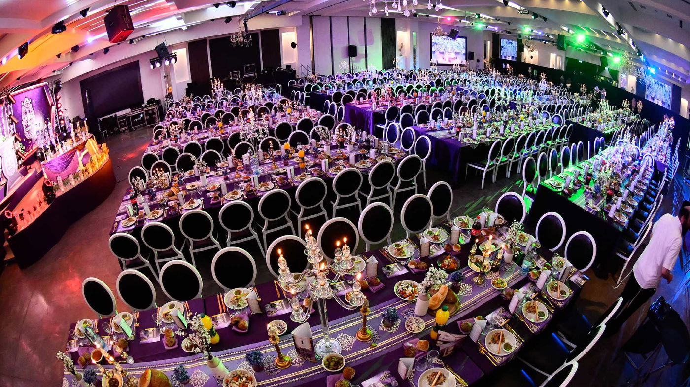 הכנסת ס"ת בחצה"ק ביטשקוב