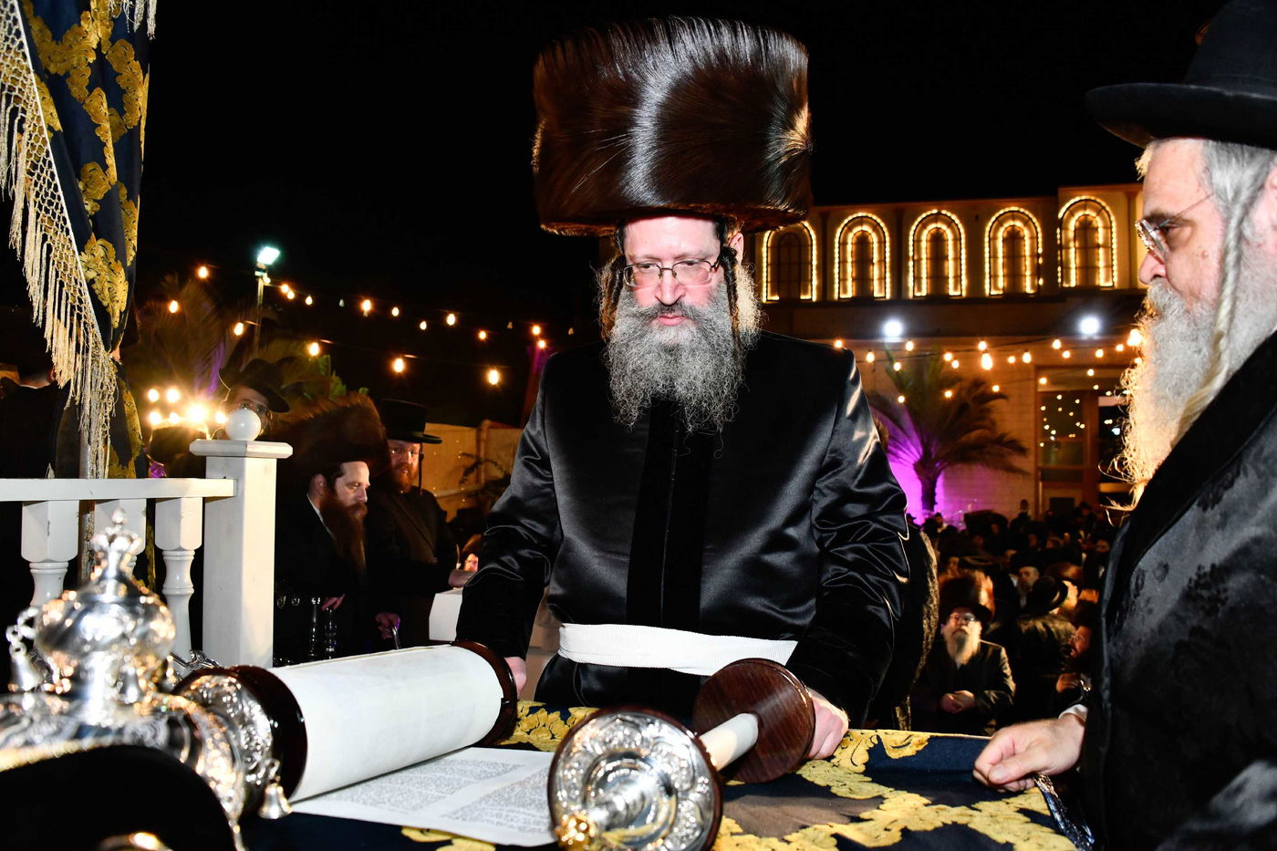 הכנסת ס"ת בחצה"ק ביטשקוב