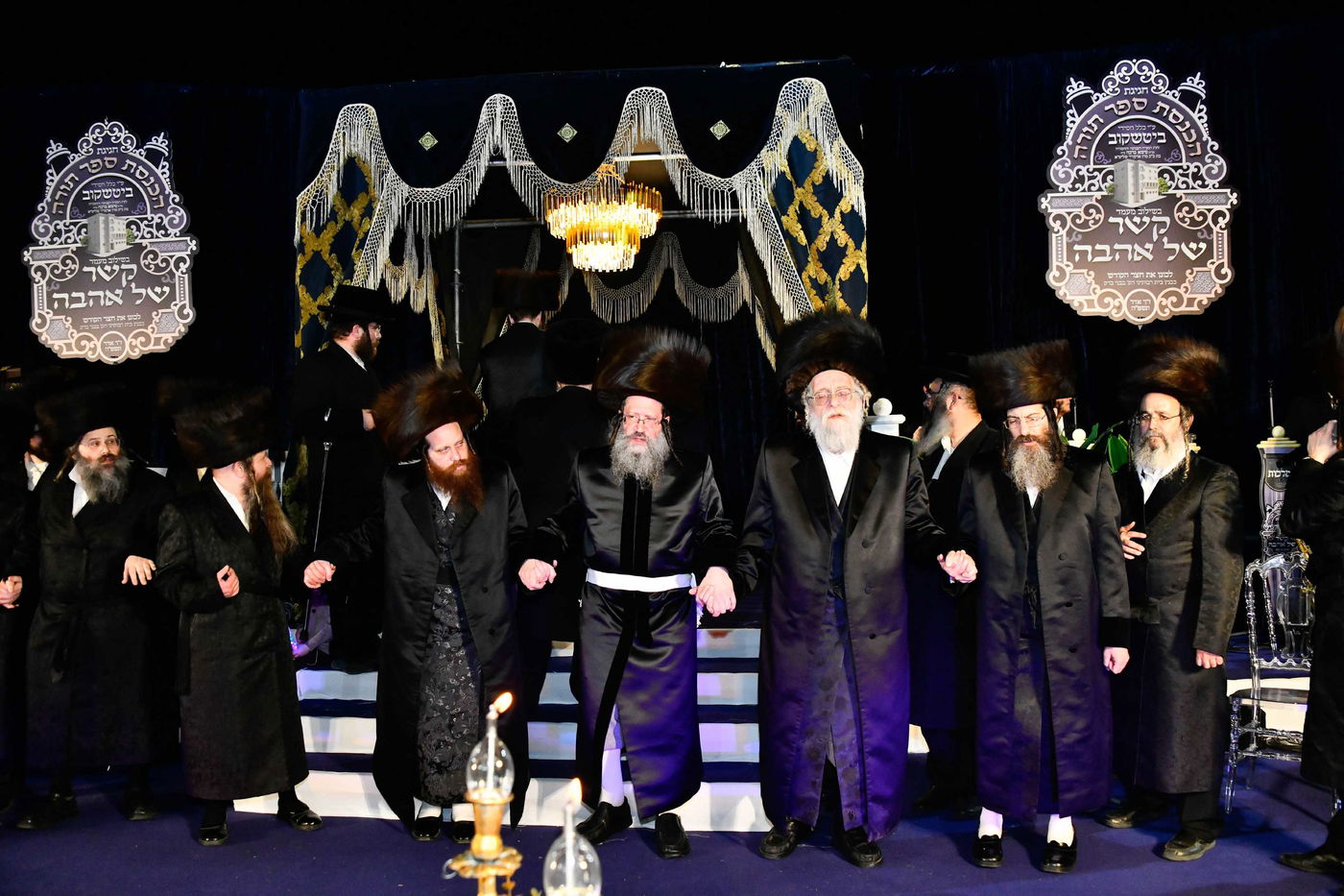 הכנסת ס"ת בחצה"ק ביטשקוב