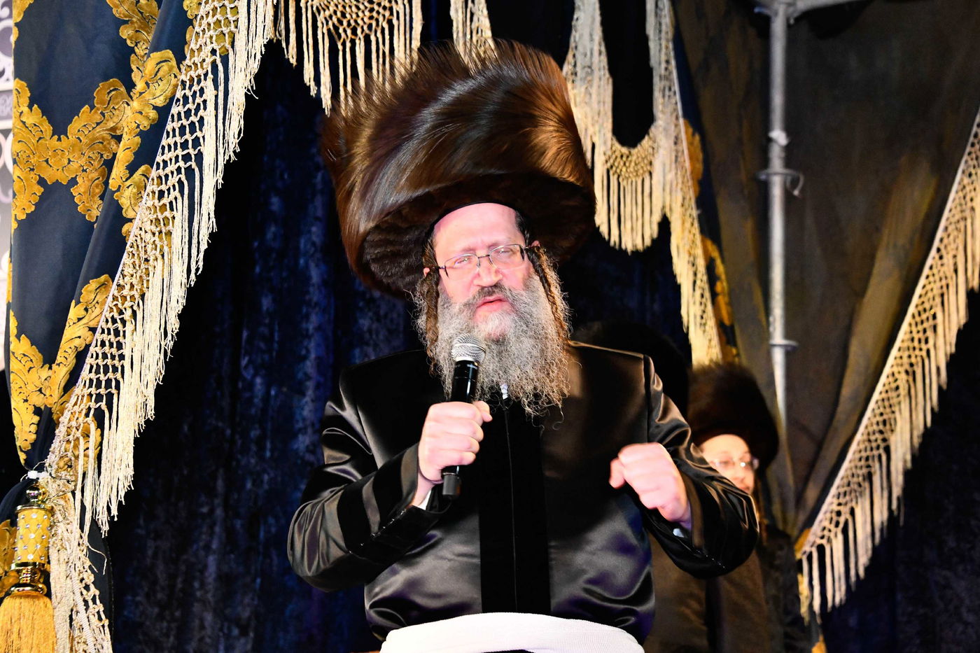 הכנסת ס"ת בחצה"ק ביטשקוב