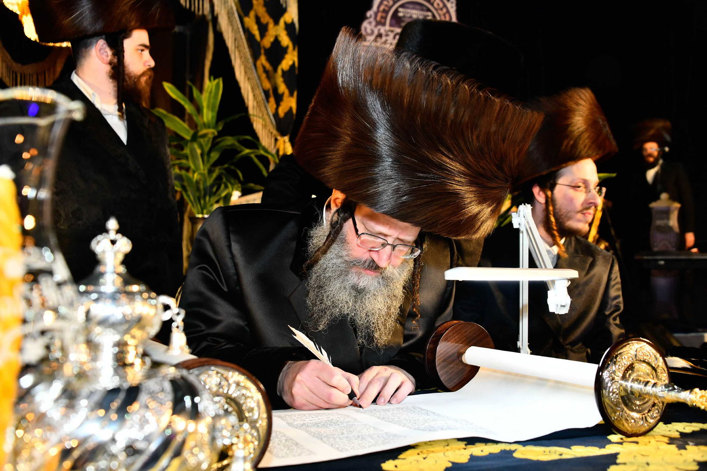 הכנסת ס"ת בחצה"ק ביטשקוב