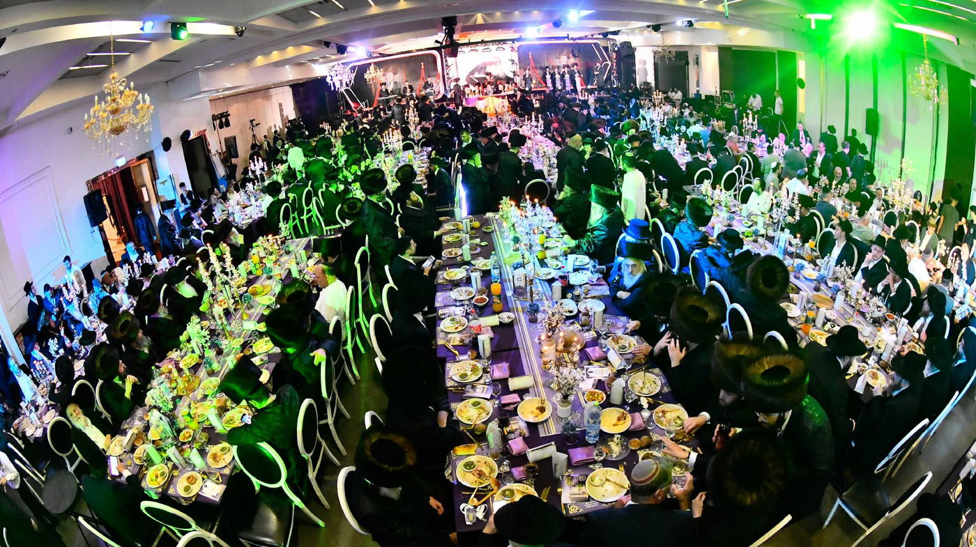 הכנסת ס"ת בחצה"ק ביטשקוב