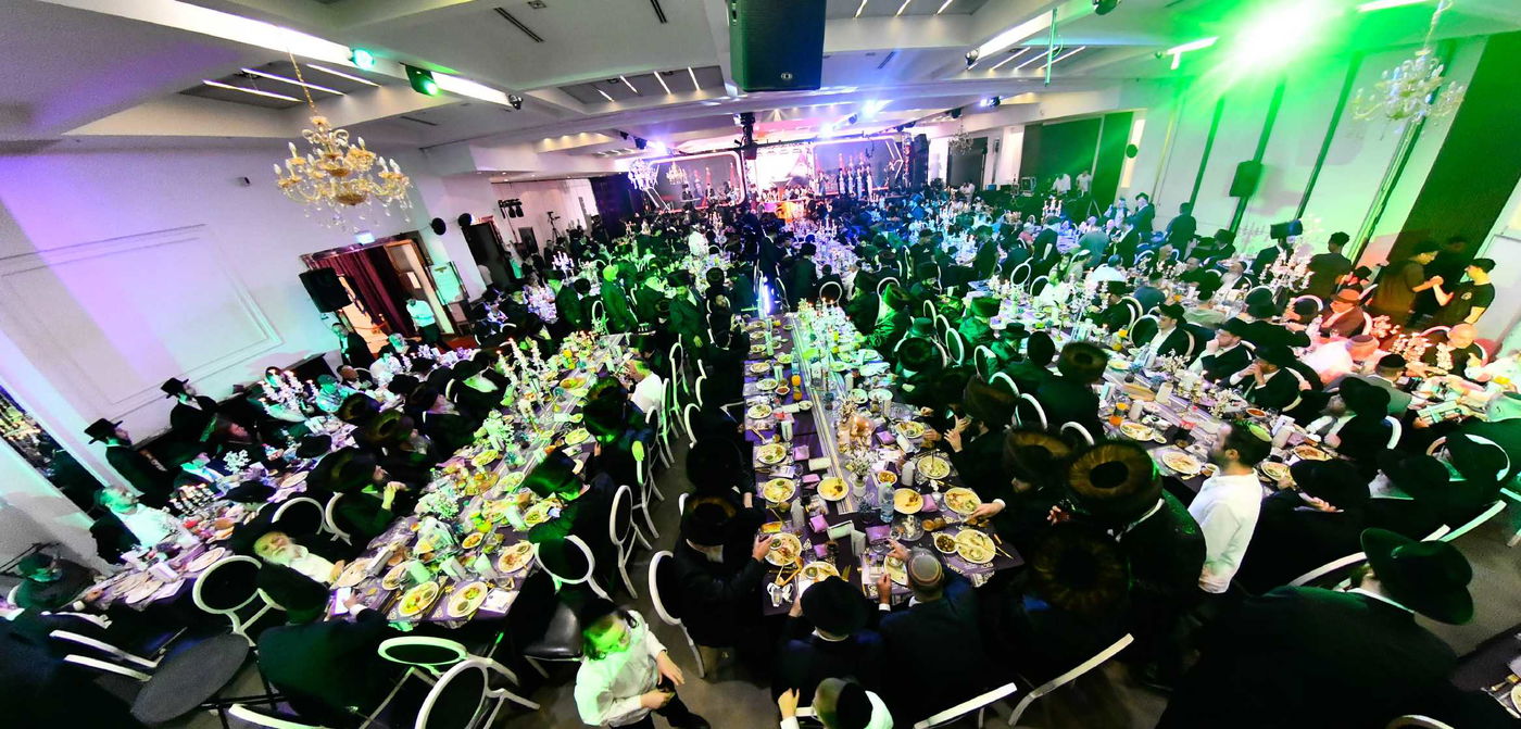 הכנסת ס"ת בחצה"ק ביטשקוב