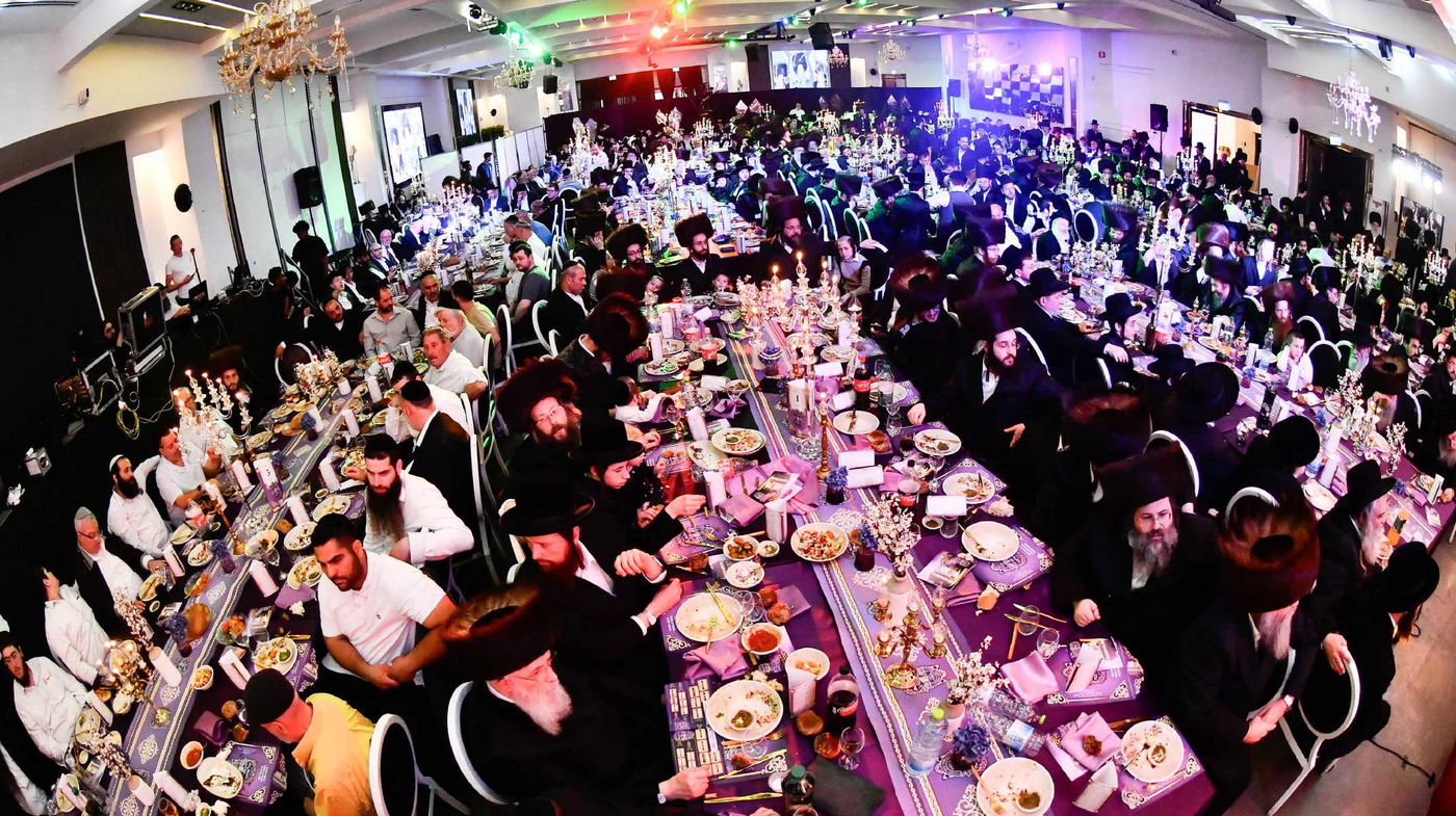 הכנסת ס"ת בחצה"ק ביטשקוב