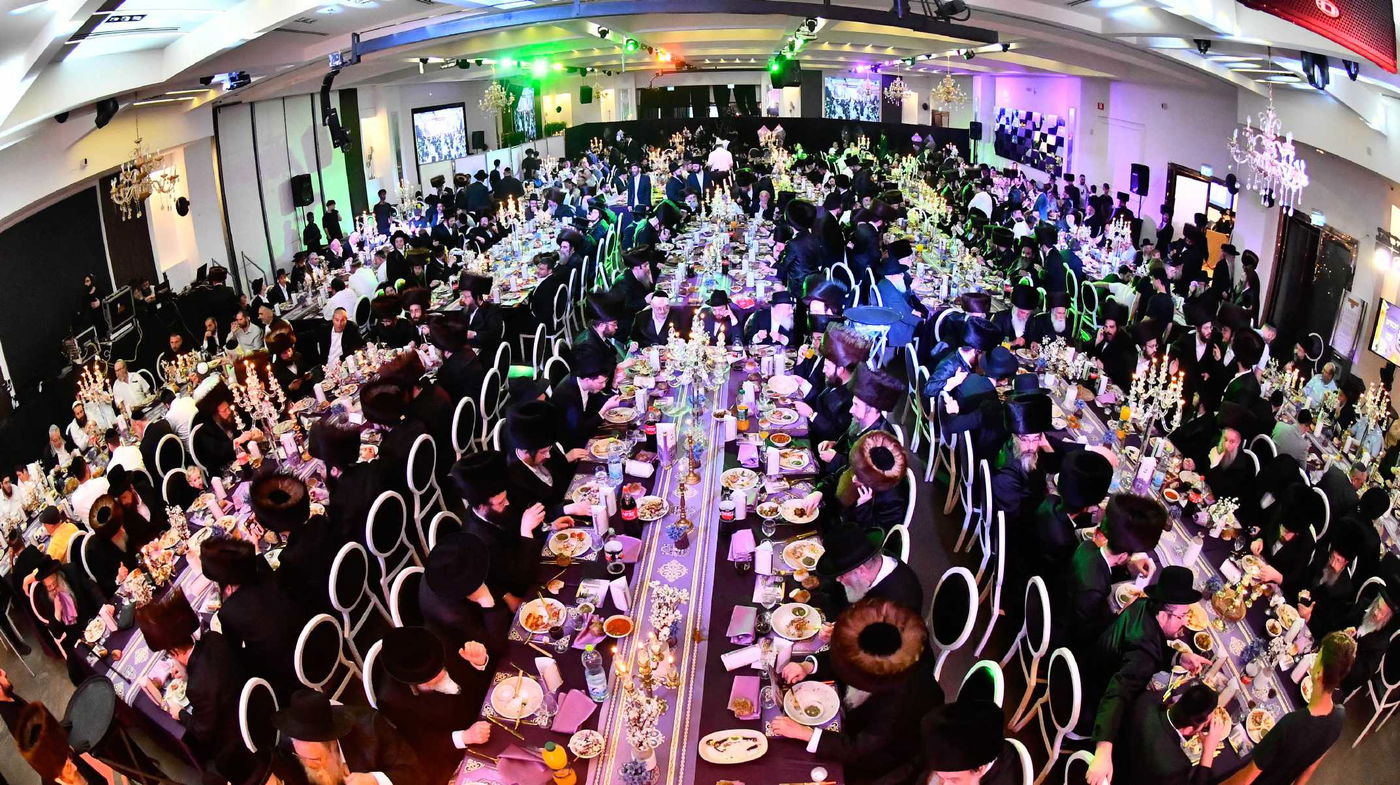 הכנסת ס"ת בחצה"ק ביטשקוב