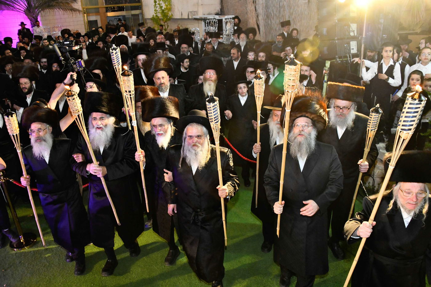 הכנסת ס"ת בחצה"ק ביטשקוב