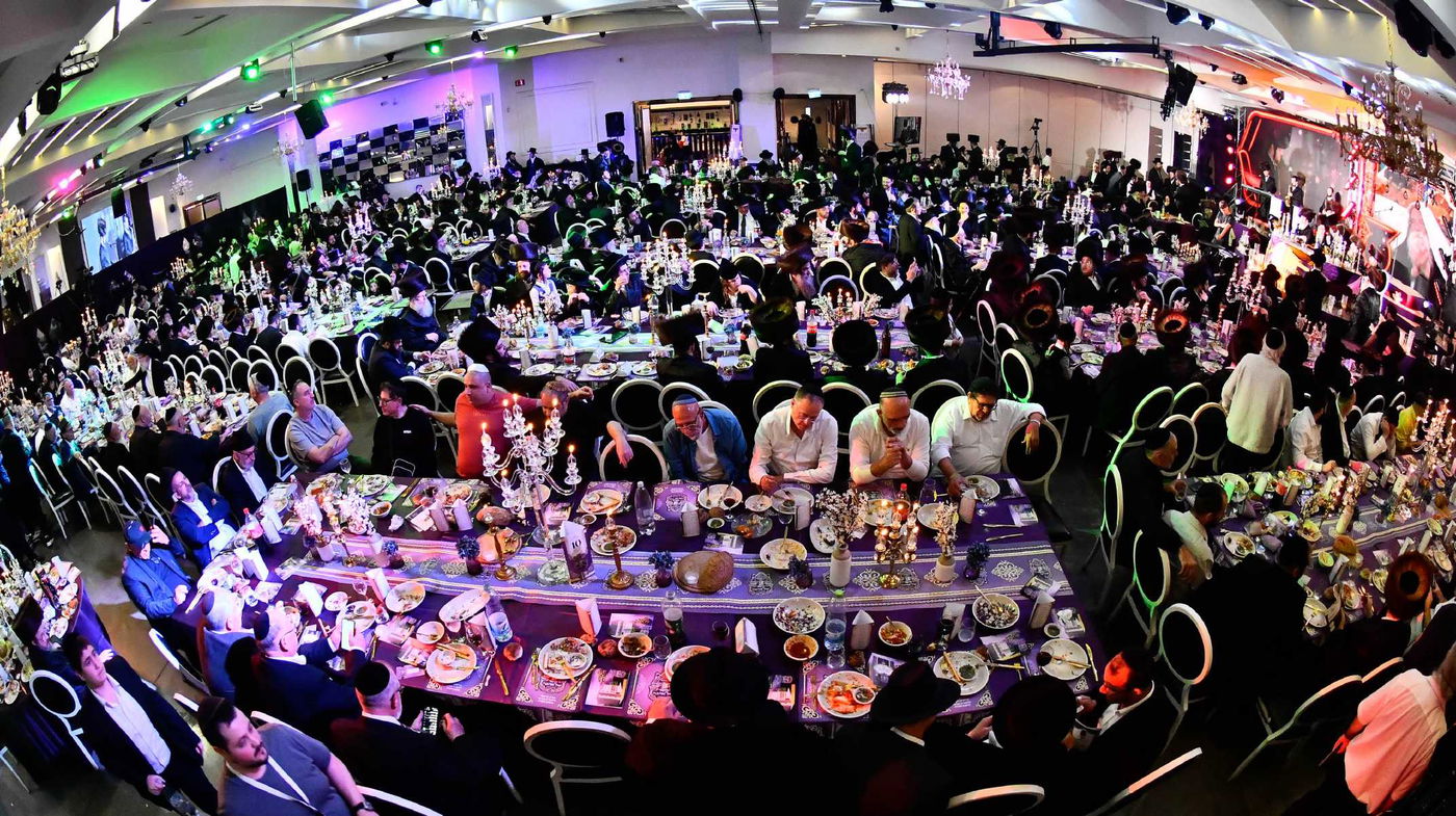 הכנסת ס"ת בחצה"ק ביטשקוב