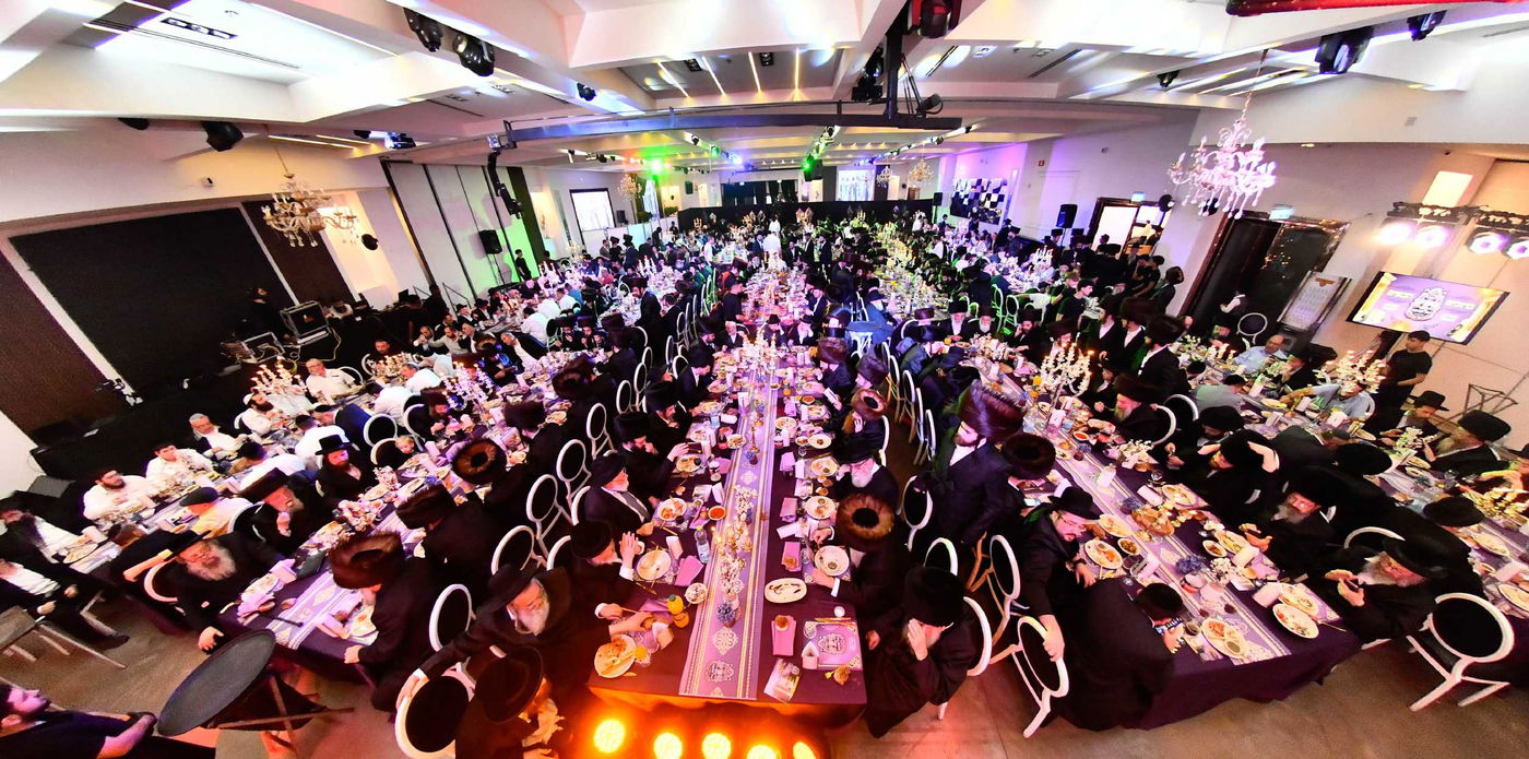 הכנסת ס"ת בחצה"ק ביטשקוב