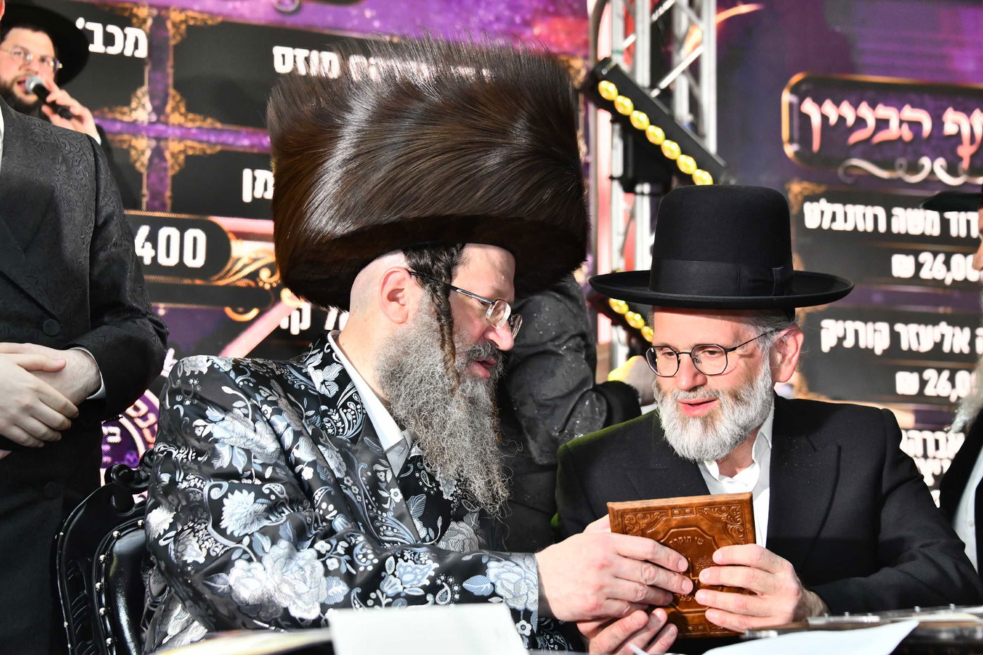 הכנסת ס"ת בחצה"ק ביטשקוב