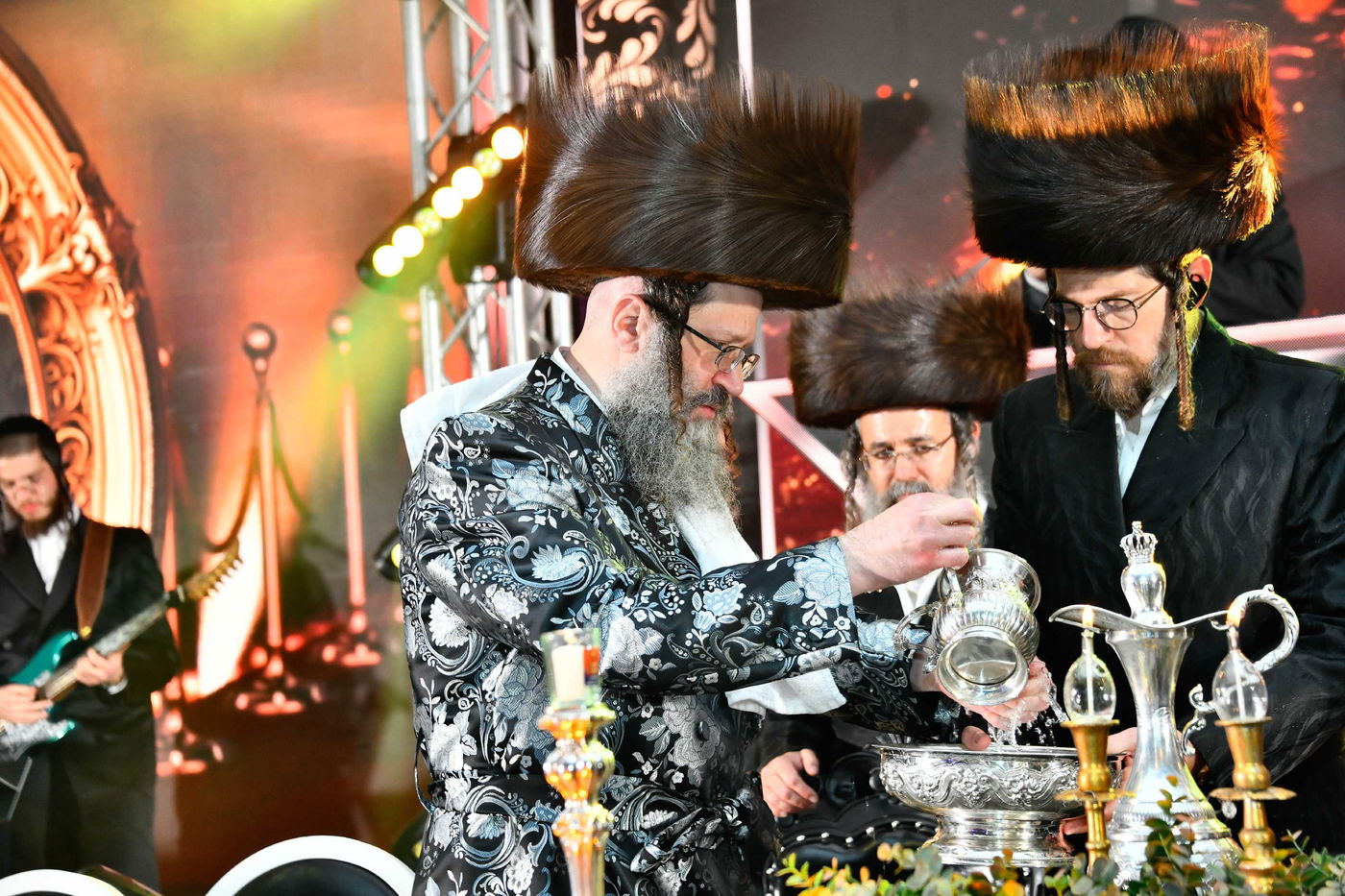 הכנסת ס"ת בחצה"ק ביטשקוב