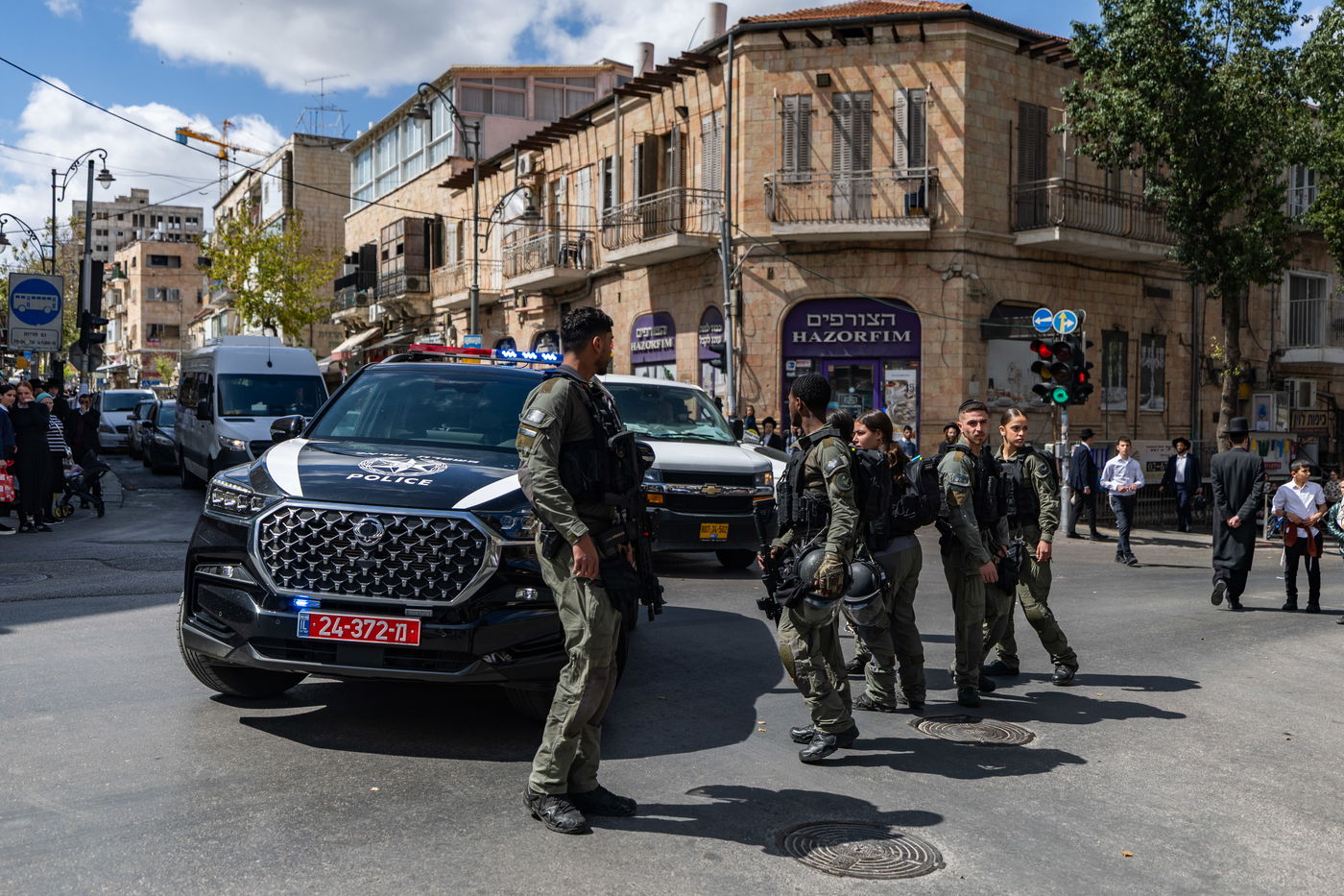 בלשים מחופשים לעובדי עירייה