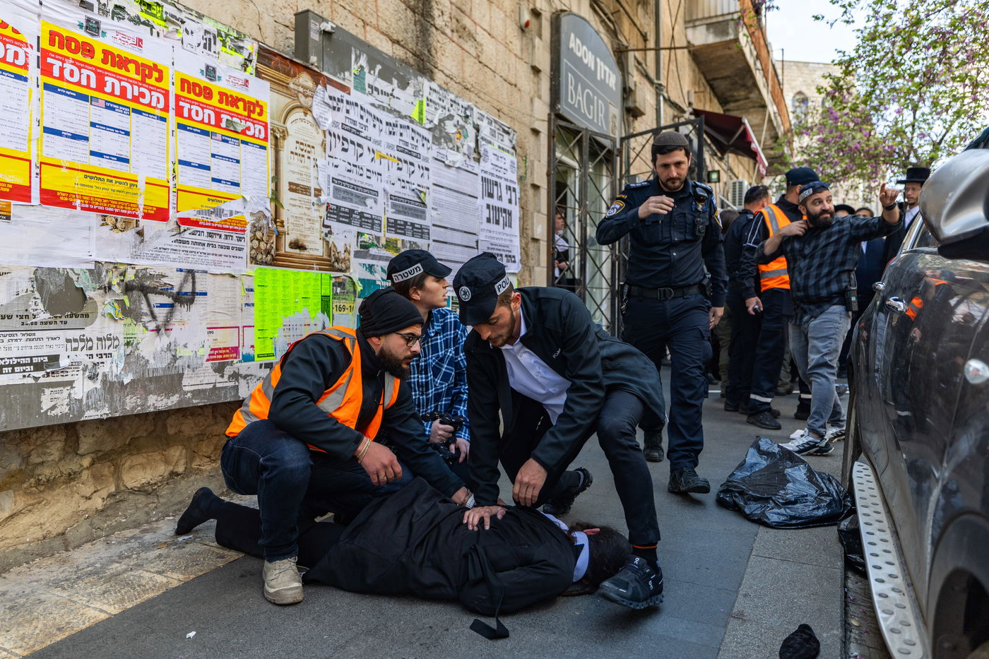 בלשים מחופשים לעובדי עירייה
