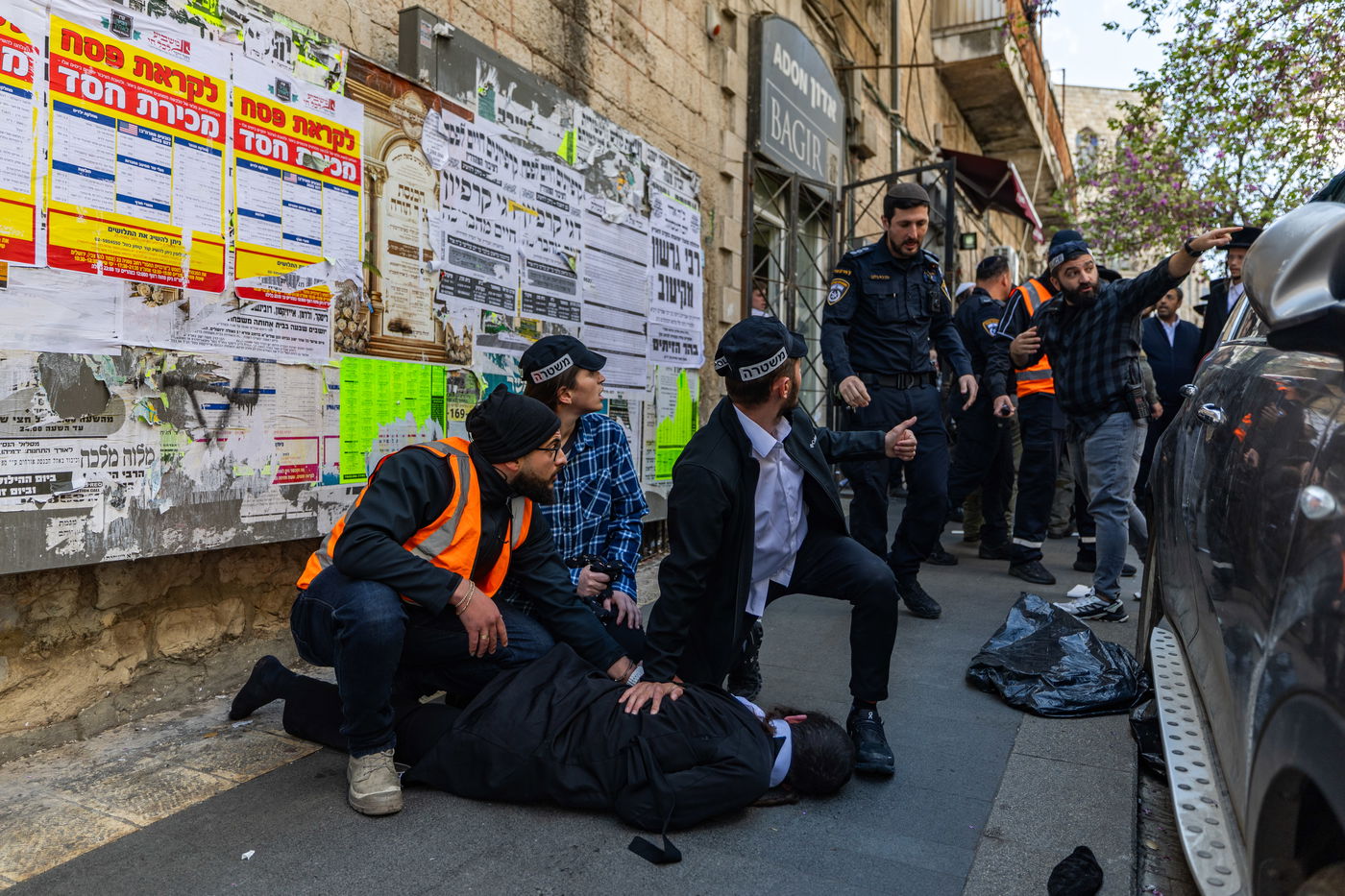 בלשים מחופשים לעובדי עירייה