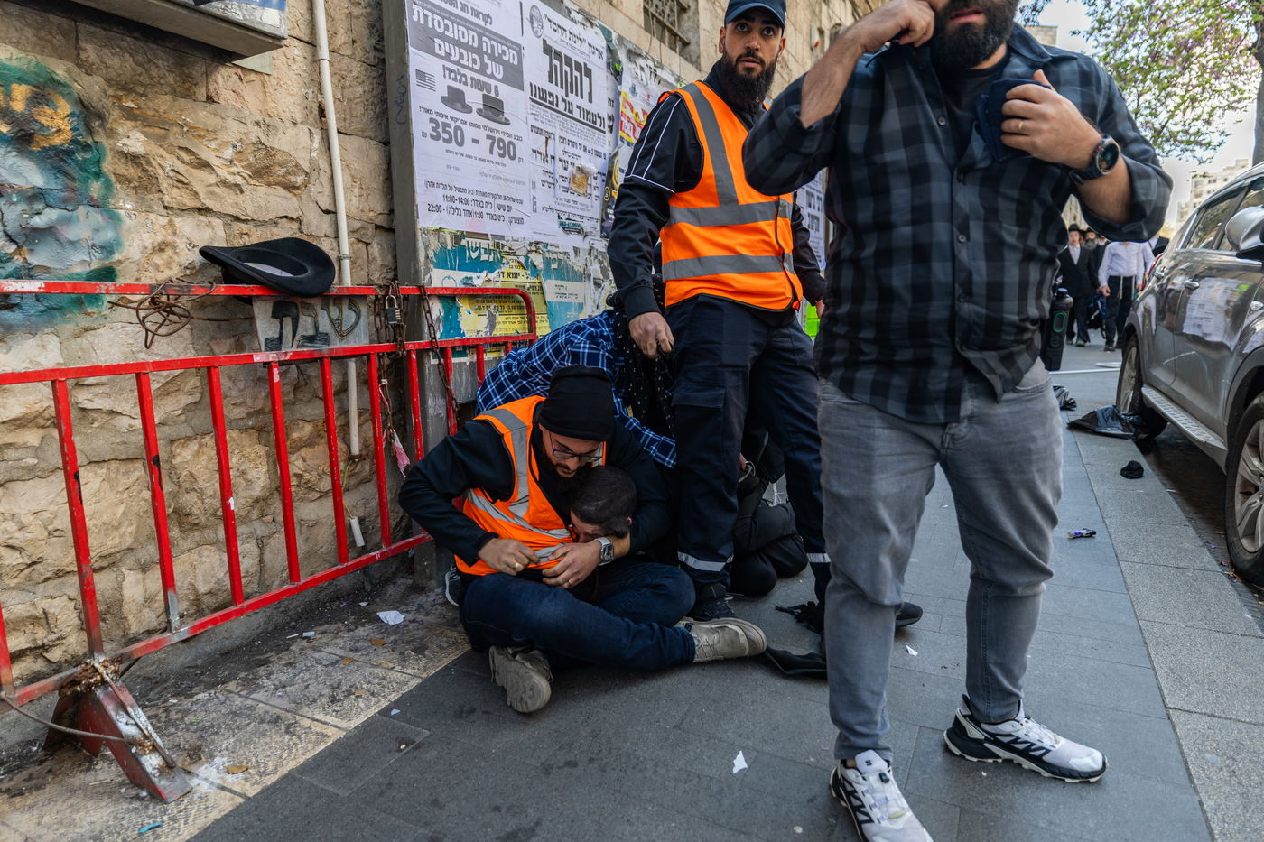 בלשים מחופשים לעובדי עירייה