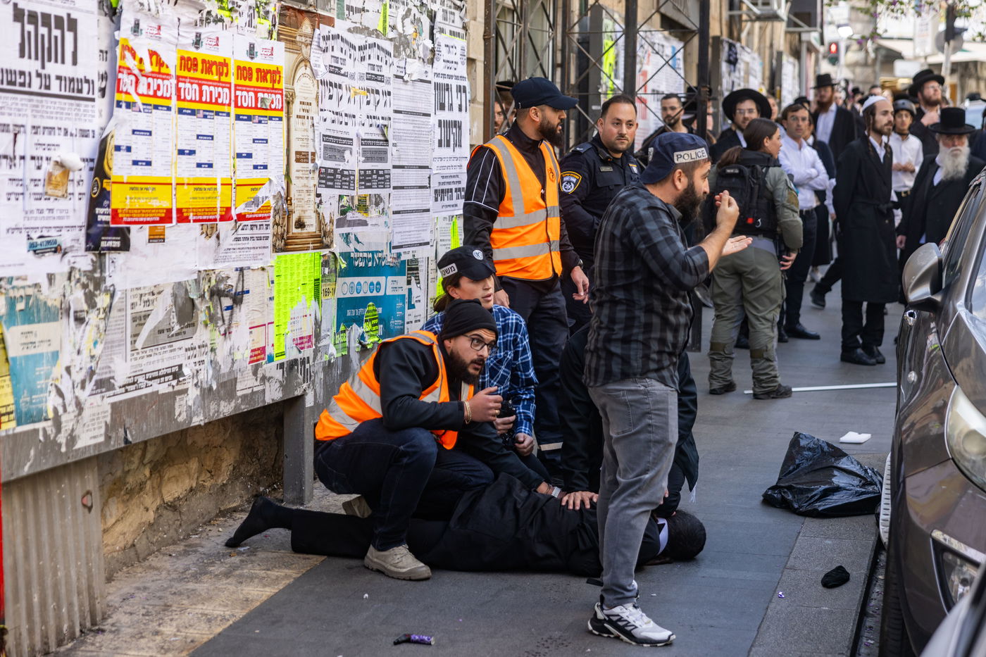 בלשים מחופשים לעובדי עירייה