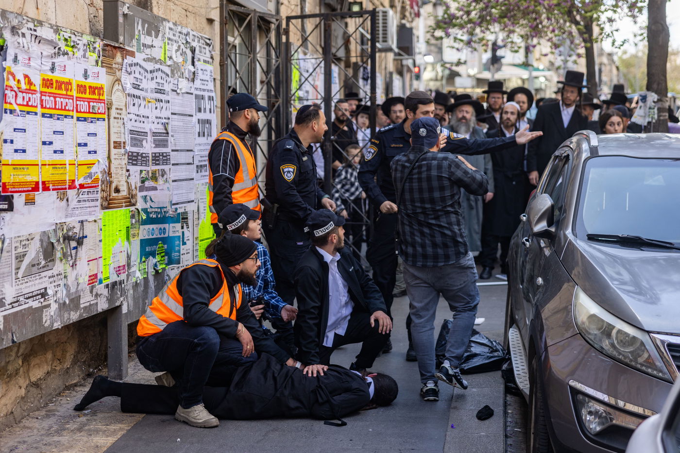 בלשים מחופשים לעובדי עירייה