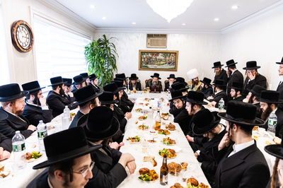 האדמו"ר מבאבוב 45 בטיש לכבוד 'יום שיבסר באדר'