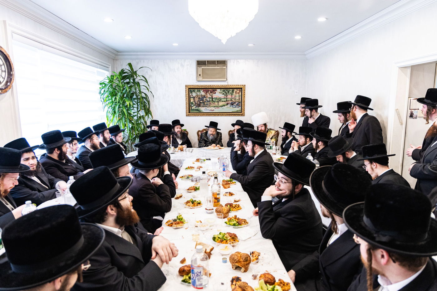 האדמו"ר מבאבוב 45 בטיש לכבוד 'יום שיבסר באדר'