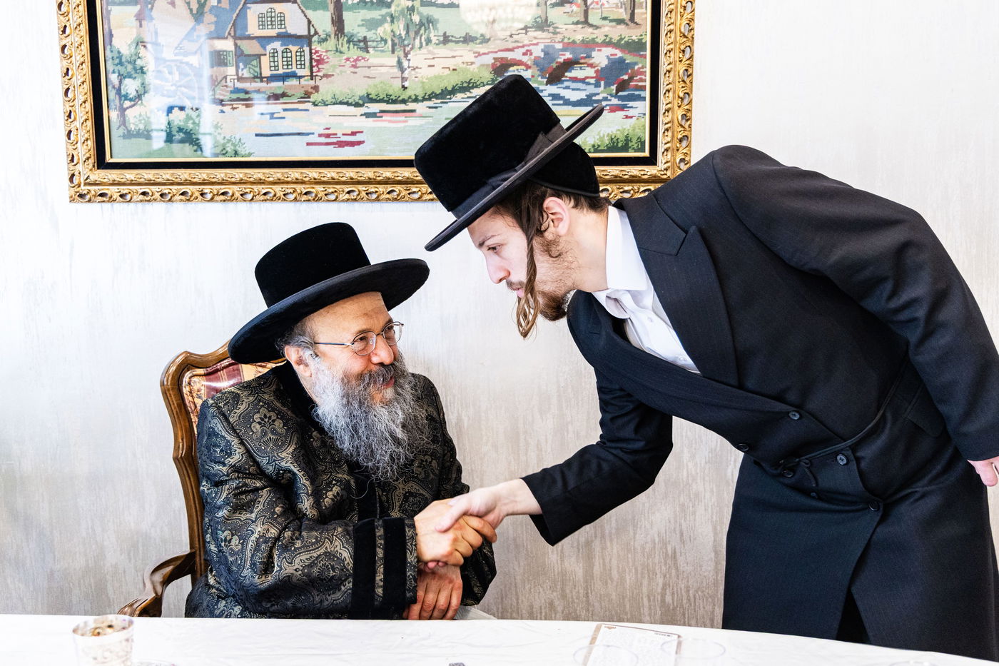 האדמו"ר מבאבוב 45 בטיש לכבוד 'יום שיבסר באדר'