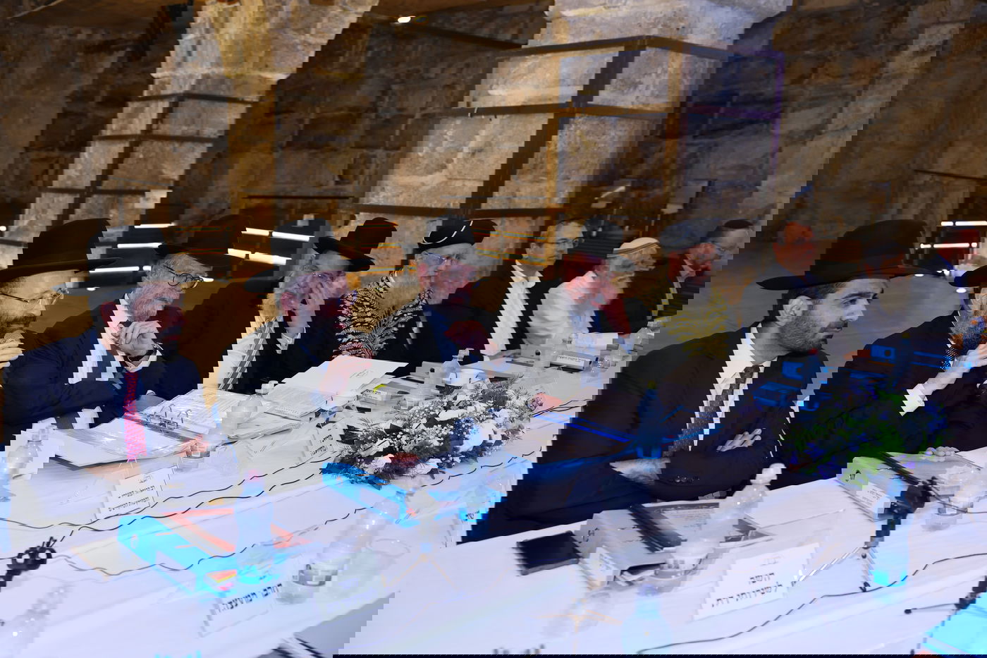 ישיבת מועצת הרבנות הראשית במנהרות הכותל