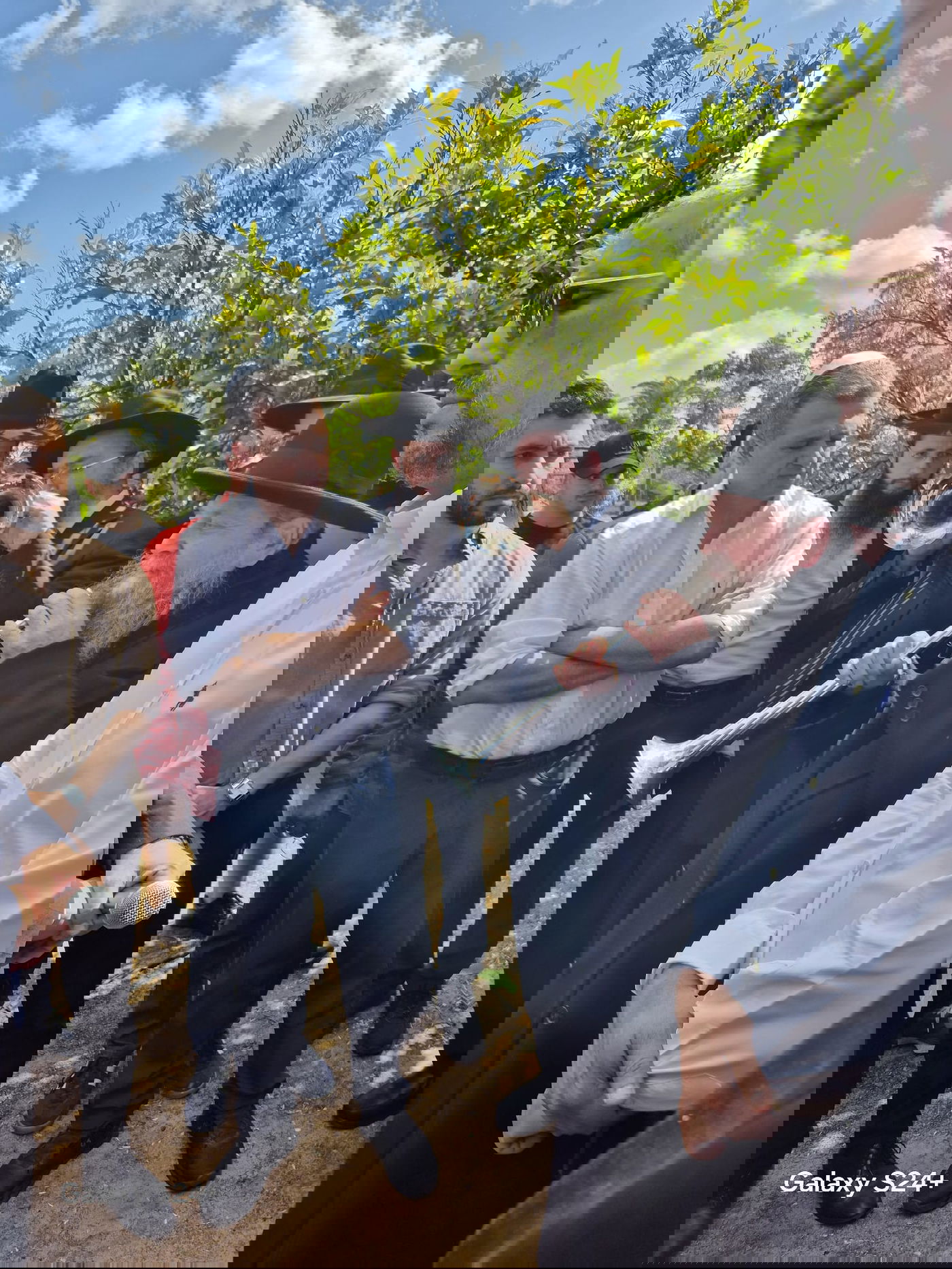 המקובל הגה"צ ר' דוד בצרי, בברכת האילנות ב'פארק הלאומי'