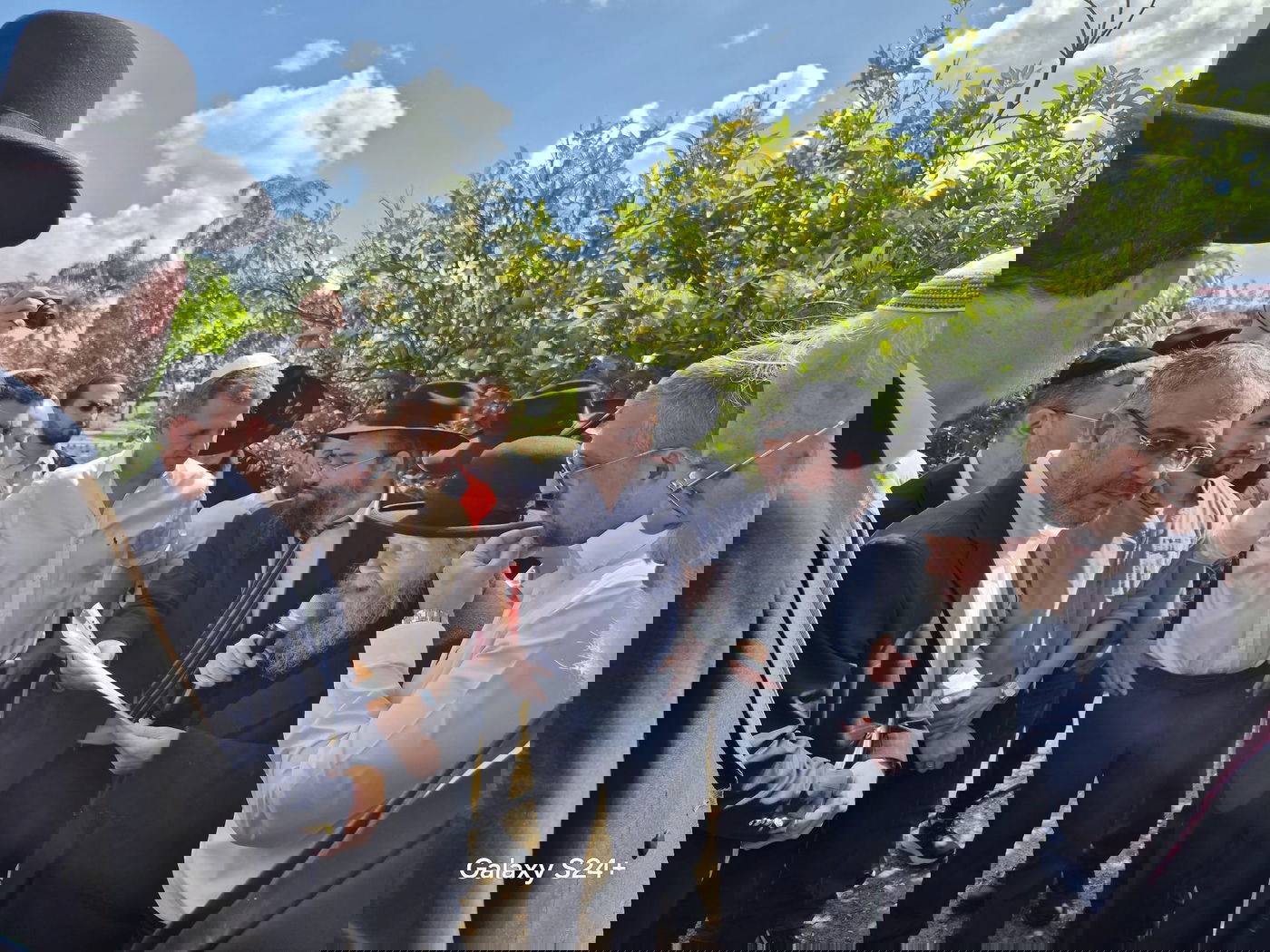 המקובל הגה"צ ר' דוד בצרי, בברכת האילנות ב'פארק הלאומי'