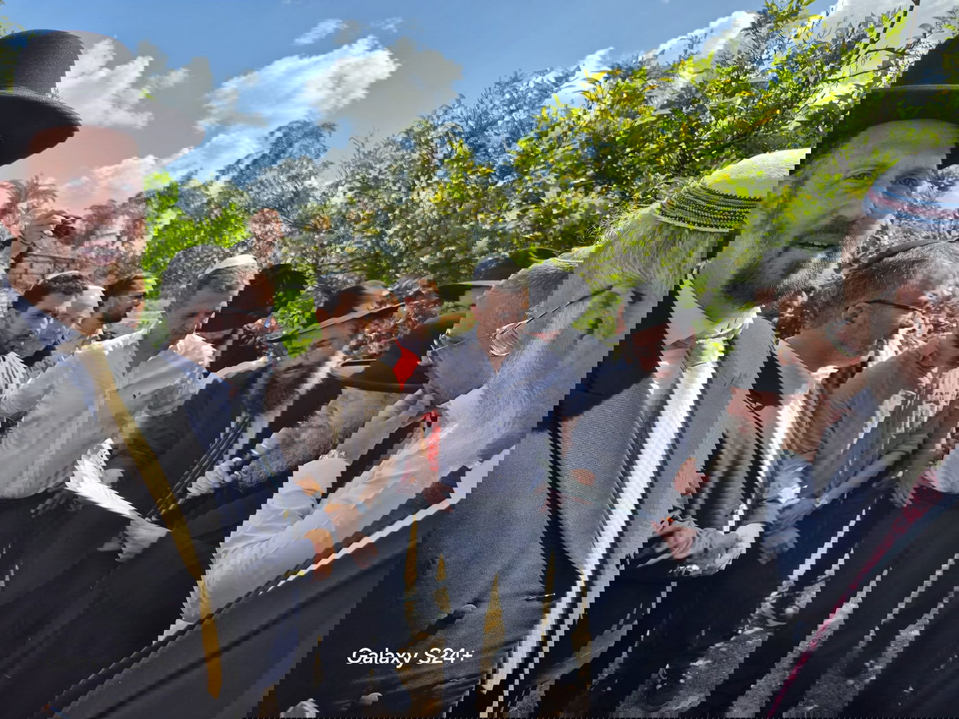 המקובל הגה"צ ר' דוד בצרי, בברכת האילנות ב'פארק הלאומי'