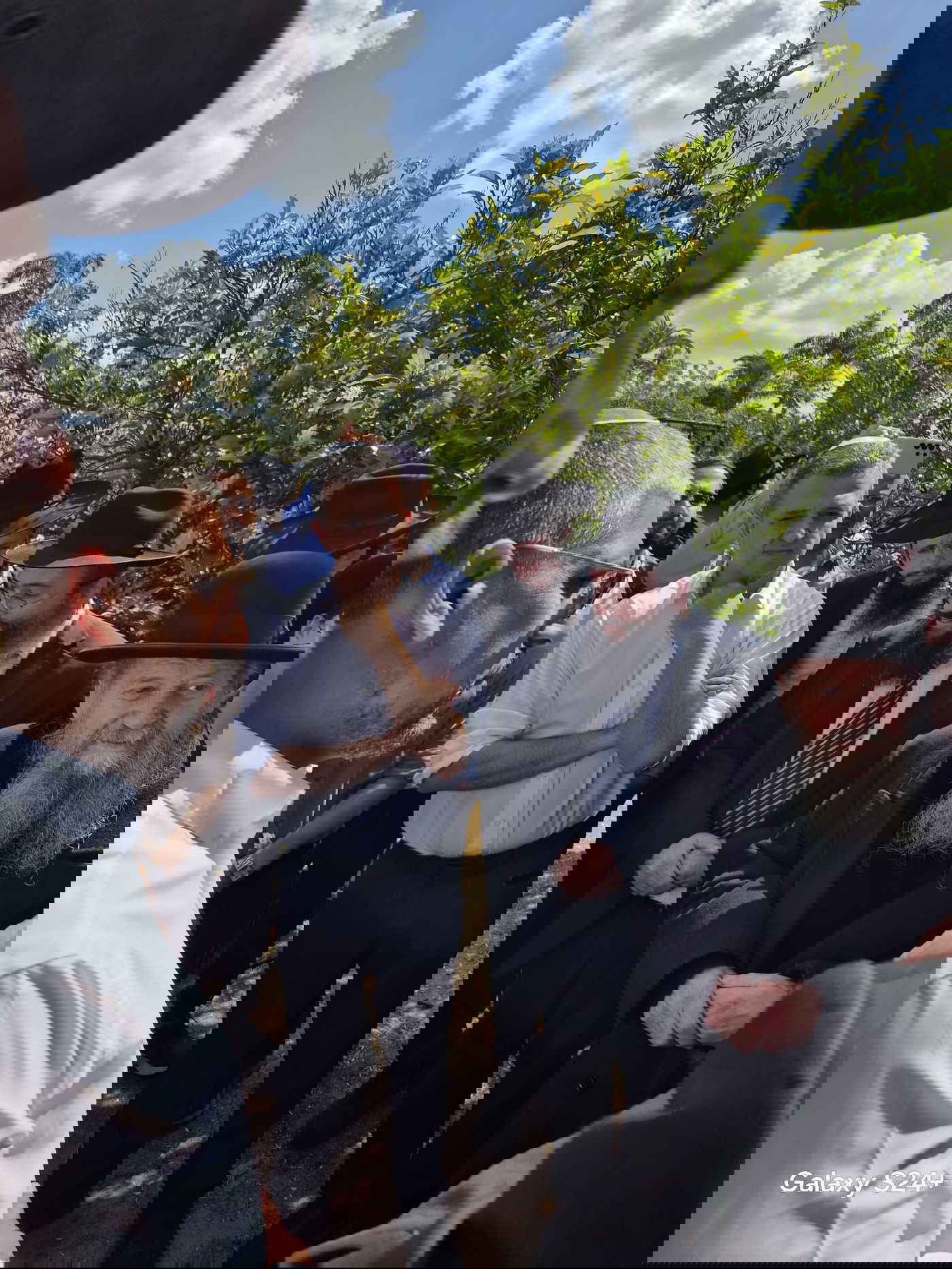 המקובל הגה"צ ר' דוד בצרי, בברכת האילנות ב'פארק הלאומי'