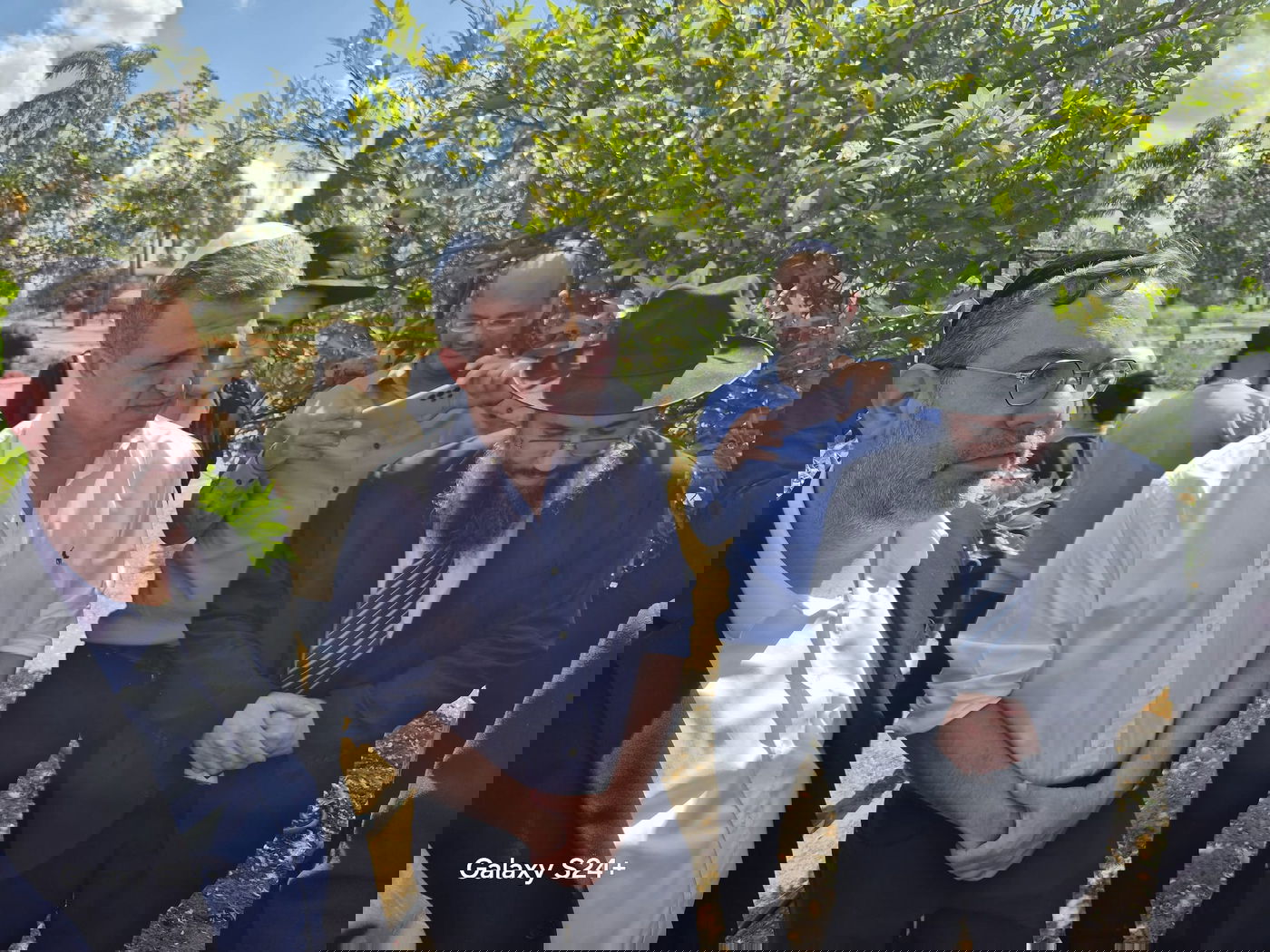 המקובל הגה"צ ר' דוד בצרי, בברכת האילנות ב'פארק הלאומי'