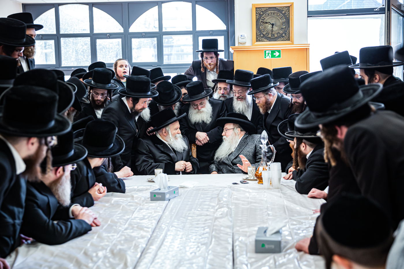 האדמו"ר מבאבוב בביקור אצל האדמו"ר מז'מיגראד אנטווערפן