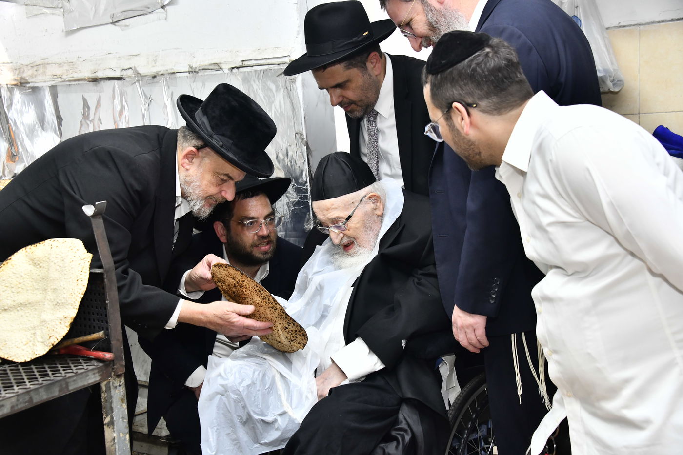 הגרמ"צ ברגמן באפיית מצות