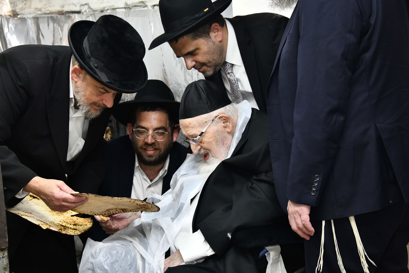 הגרמ"צ ברגמן באפיית מצות