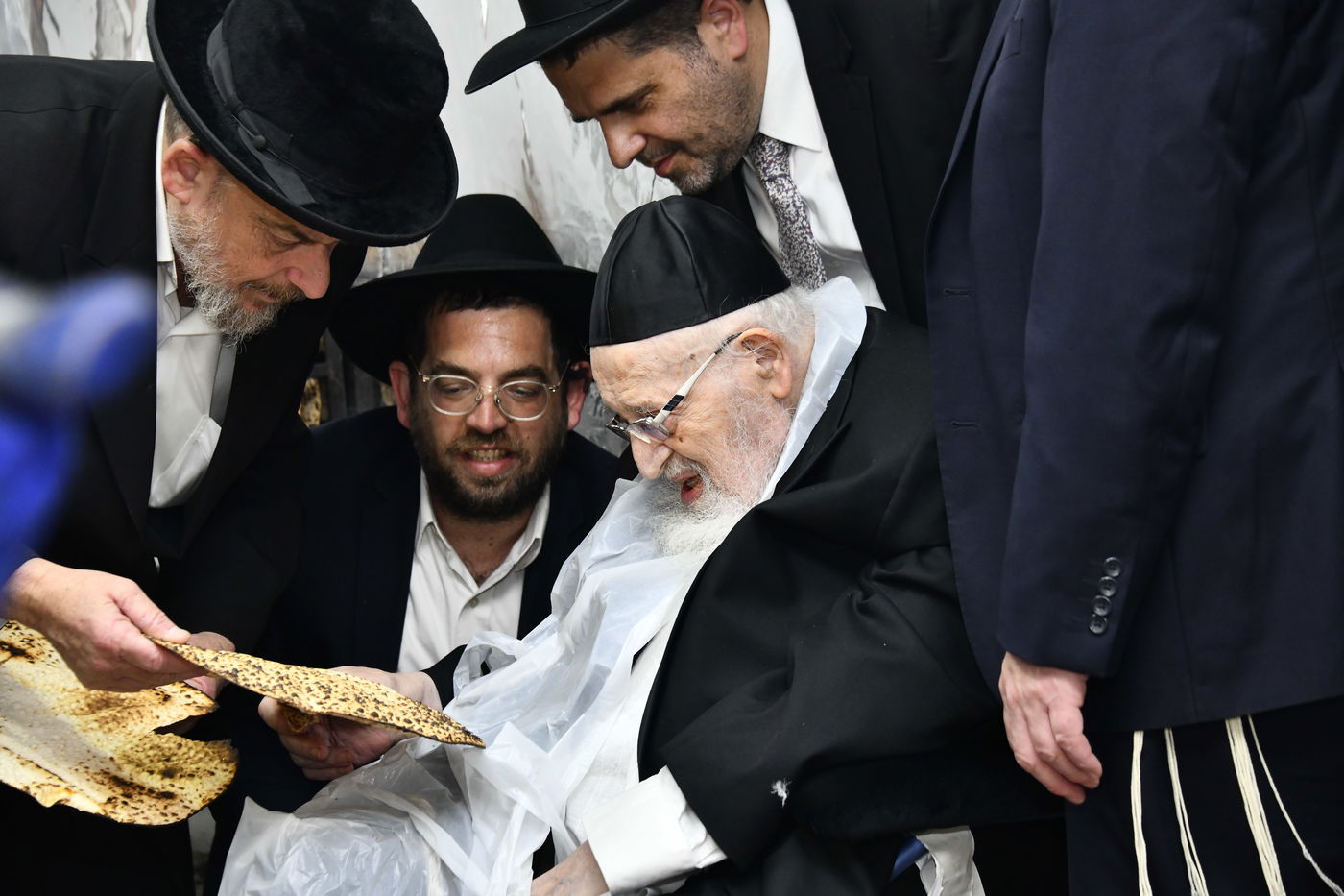 הגרמ"צ ברגמן באפיית מצות