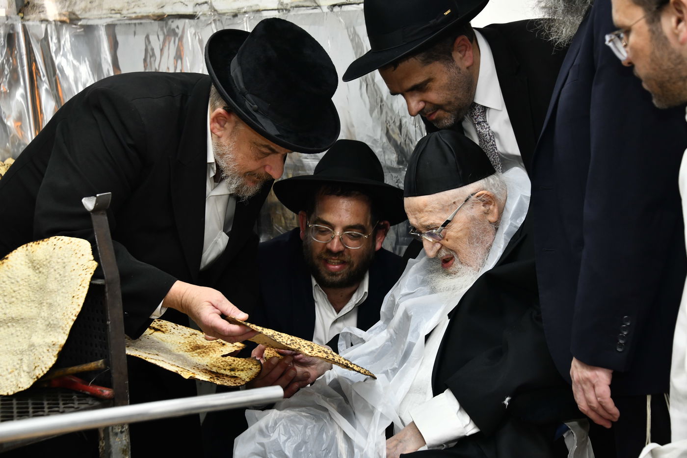 הגרמ"צ ברגמן באפיית מצות