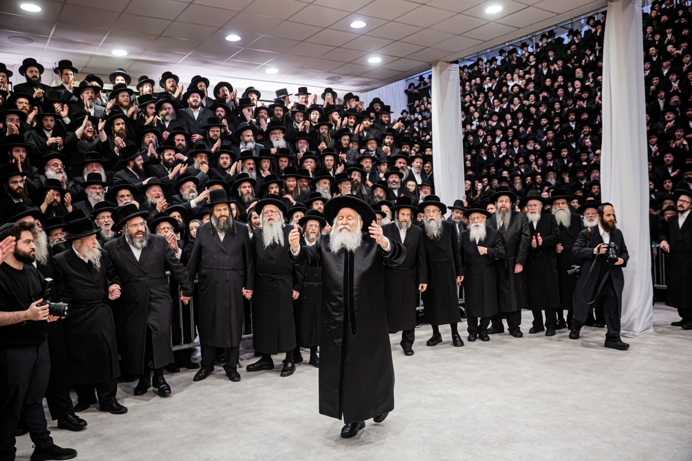 מעמד הכנסת ספר תורה לביהמ"ד באבוב באנטווערפן